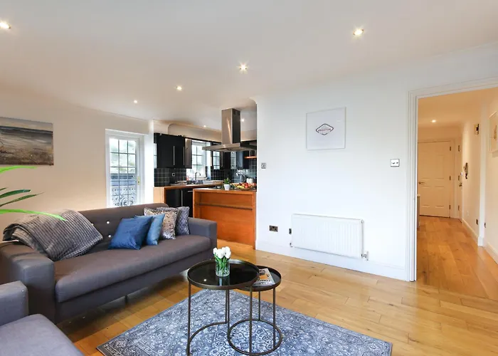 Elegant 2Bd Flat In Brighton Marina - Free Parking