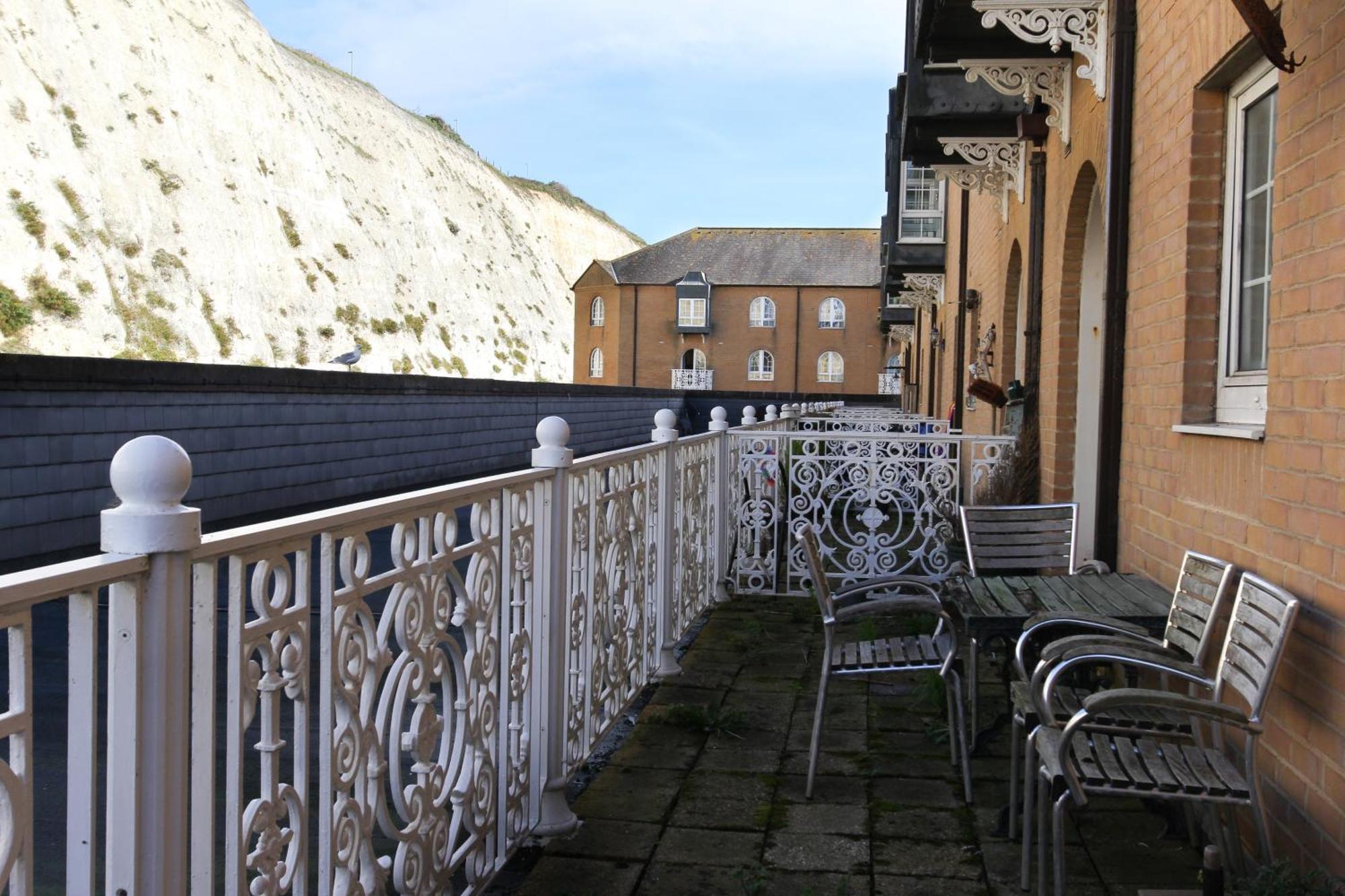 Elegant 2bd Flat In Marina - Free Parking * Brighton