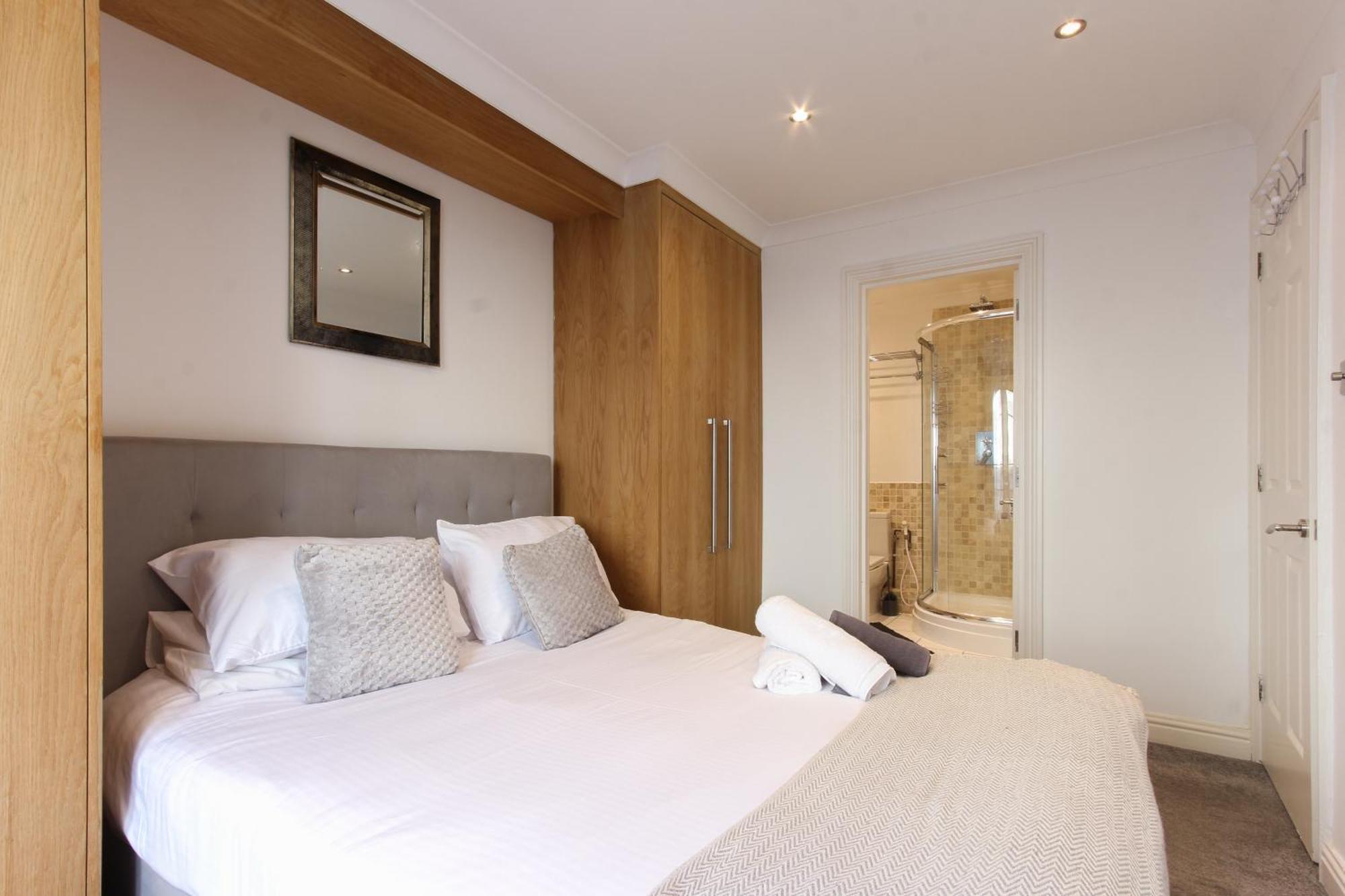Elegant 2bd Flat In Marina - Free Parking Brighton